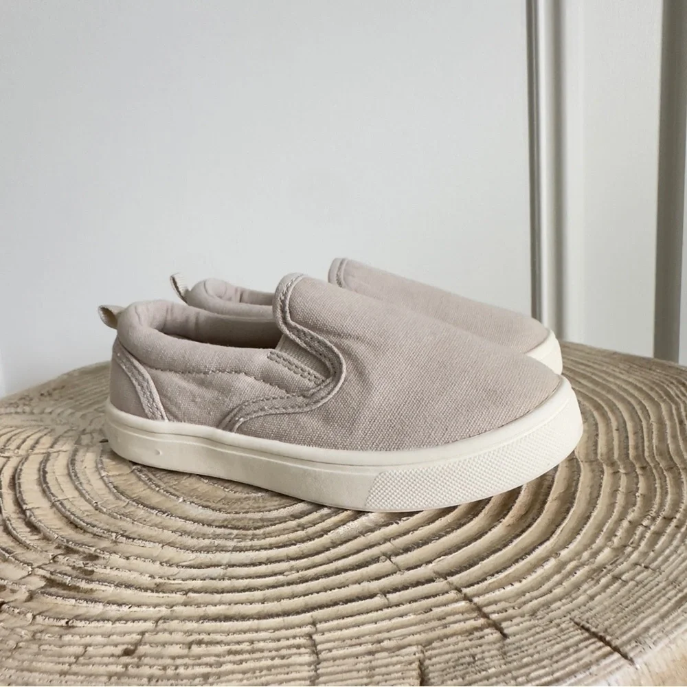 Gap Toddler Slip-On Beige Sneakers Size 8